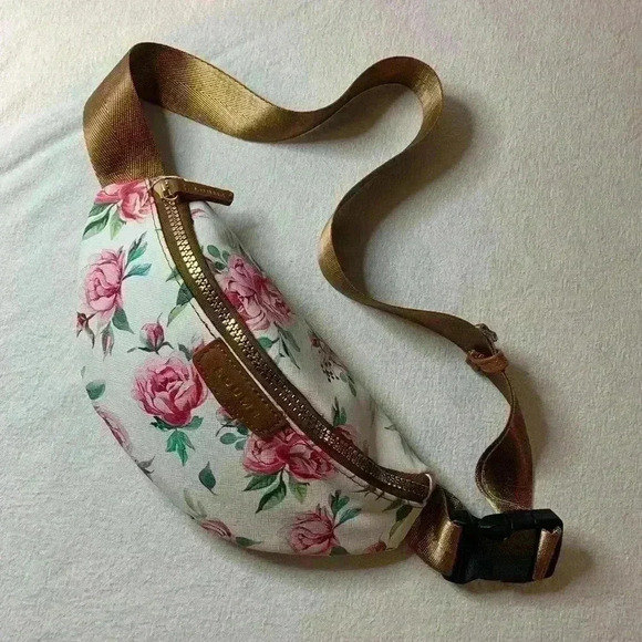 LOUME Belt bag or fanny pack off white background with pink roses gold zipper - Picture 1 of 9